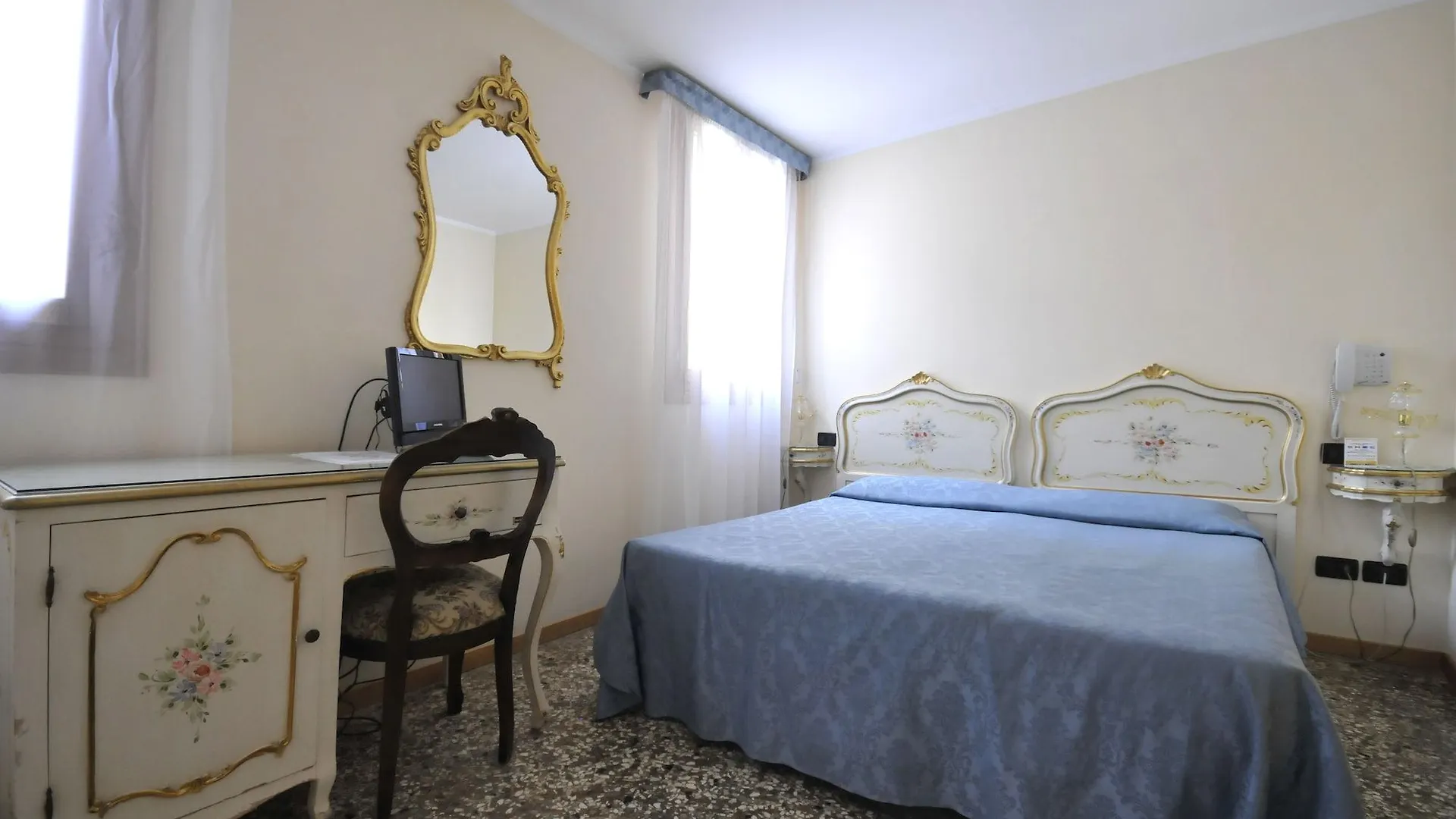 Ca' Leon D'Oro Hotel Venice 3*,  Italy