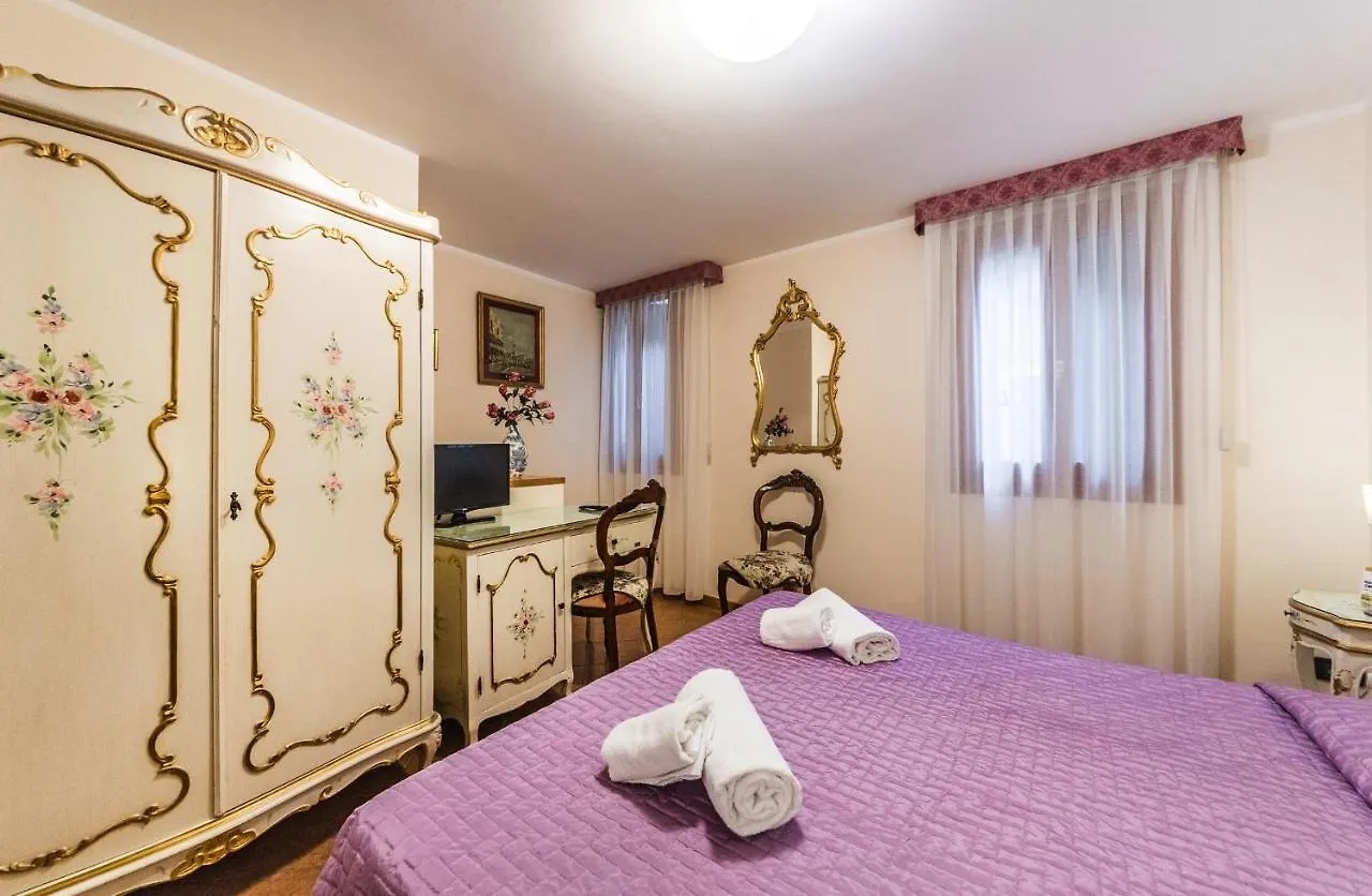 *** Guest house Ca' Leon D'Oro Hotel Venice Italy