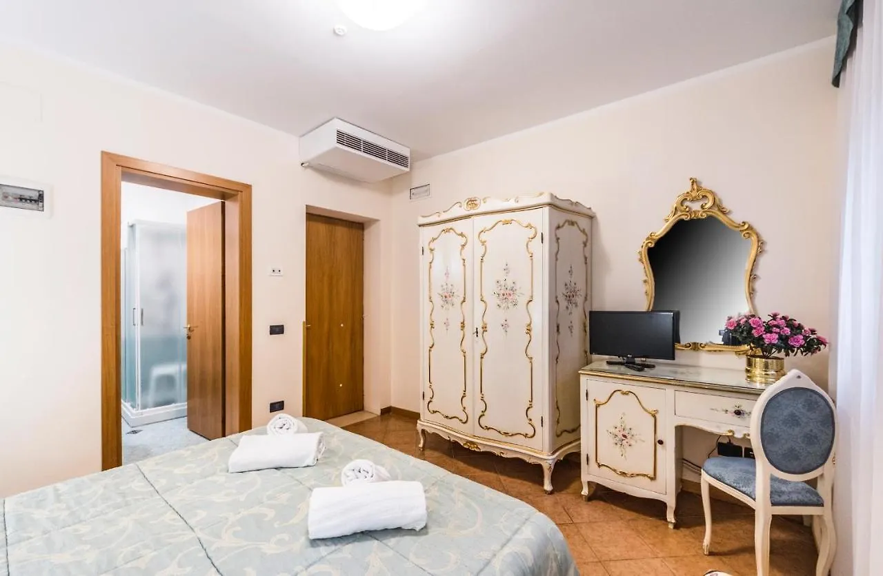 Ca' Leon D'Oro Hotel Venice 3*,  Italy