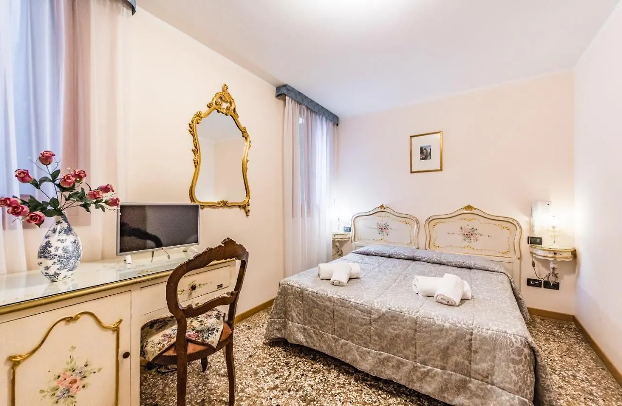 Ca' Leon D'Oro Hotel Venice 3*,  Italy